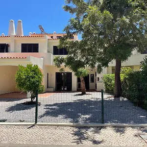 Casa Dos Lírios Сasa de vacaciones Albufeira